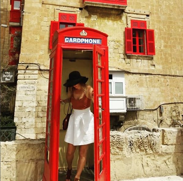 Young lady posing in Valletta